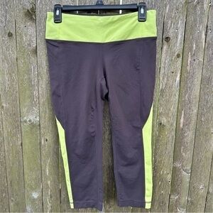 Athleta Splits Relevation‎ Capri Leggings (Size Medium)